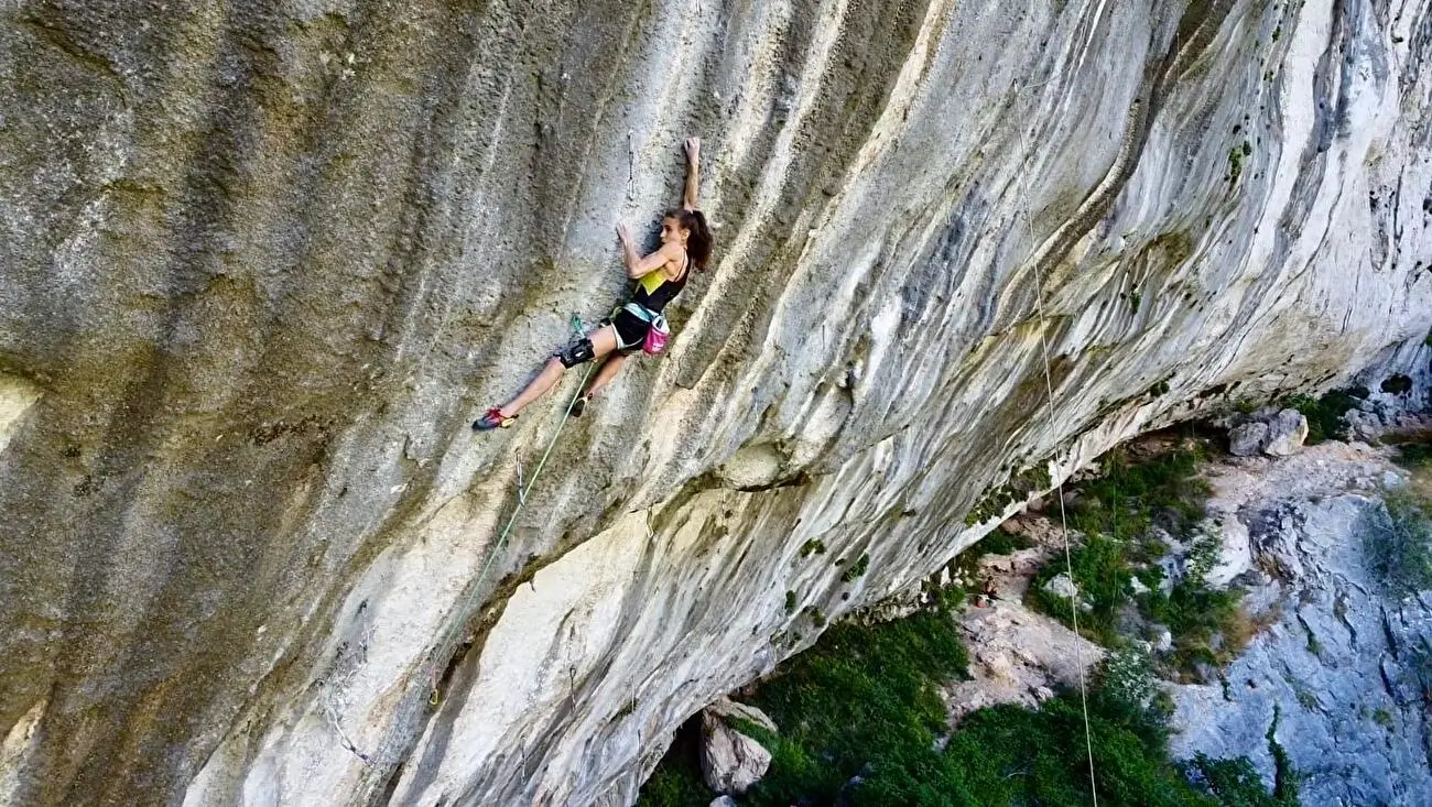 Laura Rogora making the first female 8c+ onsight, 'Ultimate Sacrifice' at the Gorges du Loup in France Niccolò Pieri