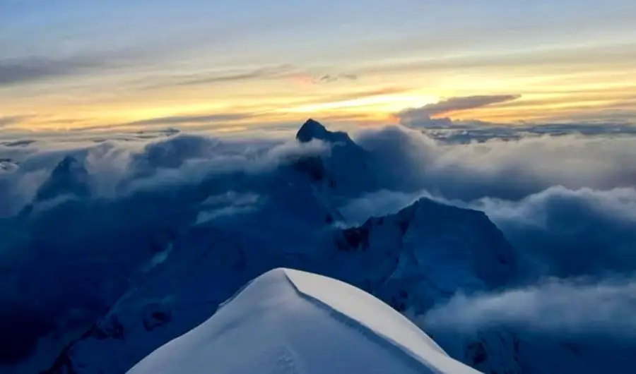 Huandoy-East view from top, cloudy